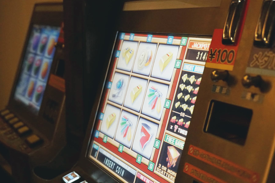 スロットマシーン